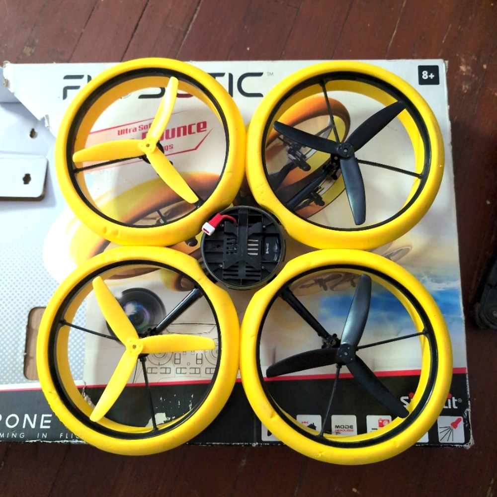 Flybotic Bump and bounce Drone